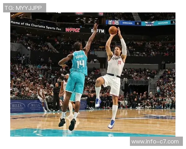 黄蜂首战九人得分上双创造NBA揭幕战新历史成就