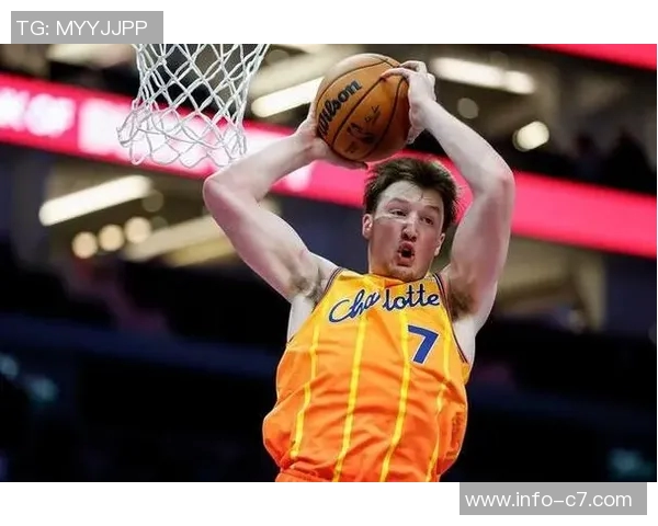 克尼佩尔展现全面实力半场9投5中斩获13分5篮板3抢断