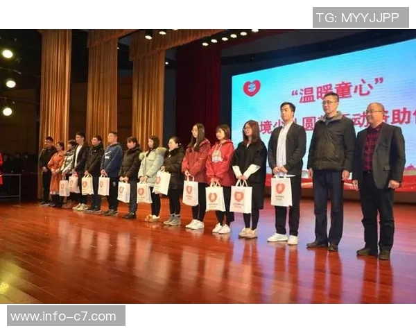 拉菲尼亚回乡举办圣诞慈善活动温暖帮助有需要的人们