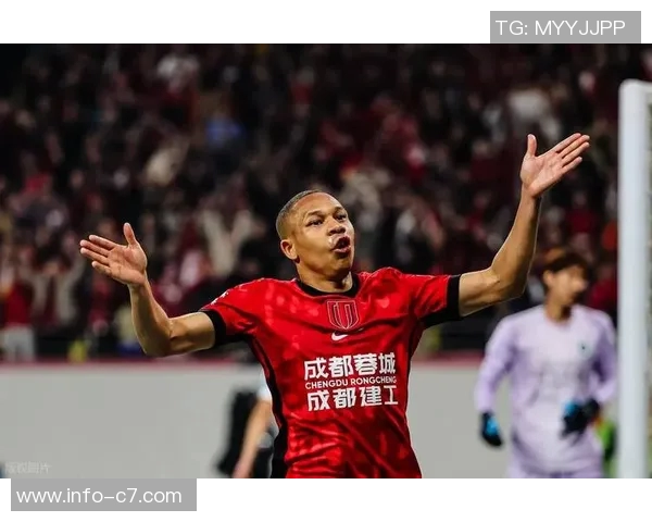 蓉城开局不利韦林顿后场失误致对手轻松破门陷入0-1落后困境